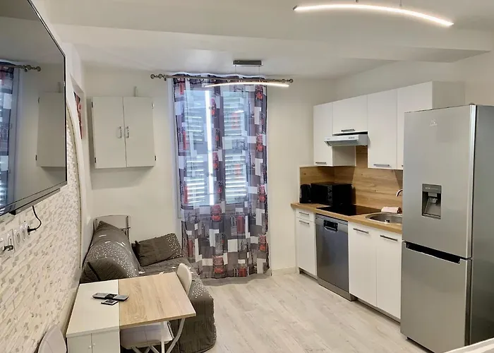 Magnifique Studio Au Coeur Historique De Frejus