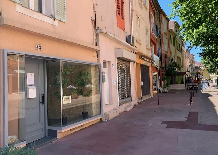 Magnifique Studio Au Coeur Historique De Frejus